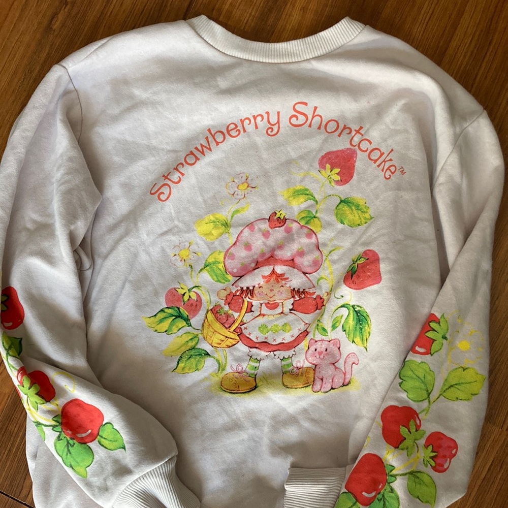 Oversized strawberry shortcake sweater! New, clean, and cute💕